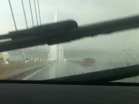 Le viaduc de Millau sous la pluie