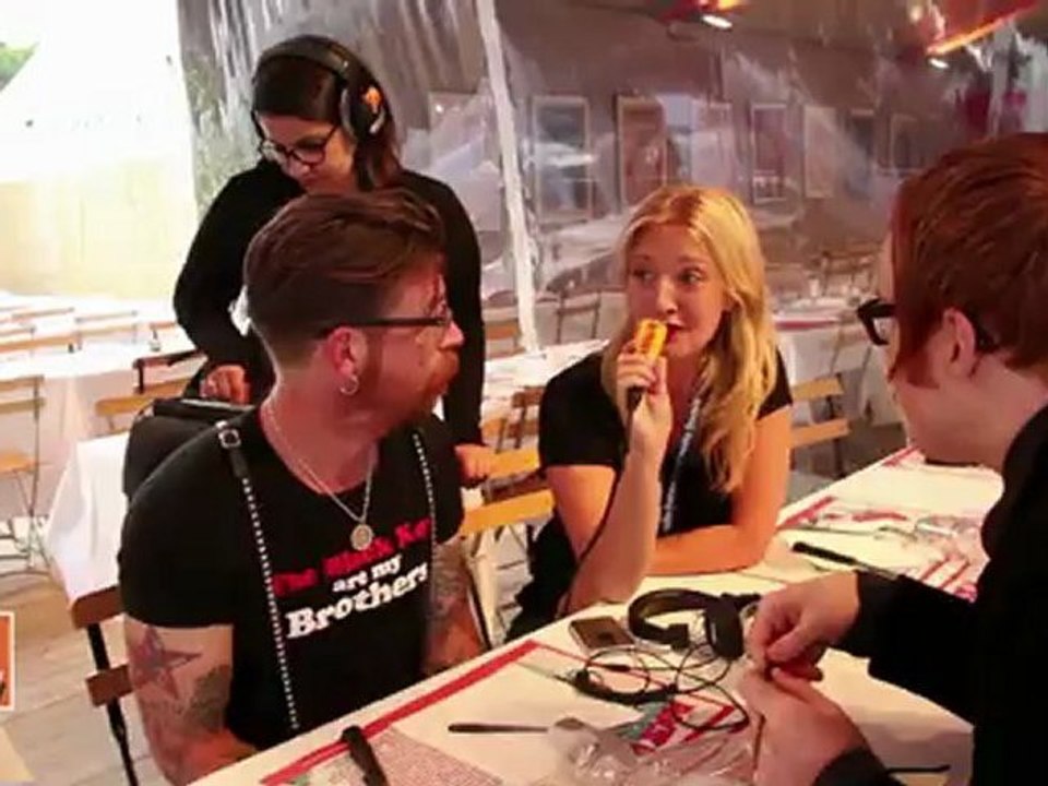 Eagles Of Death Metal en Interview - Le Mouv' à Rock en Seine