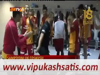 Galatasaraylı futbolcular, kolbastı oynayarak şampiyonluklarını kutladı