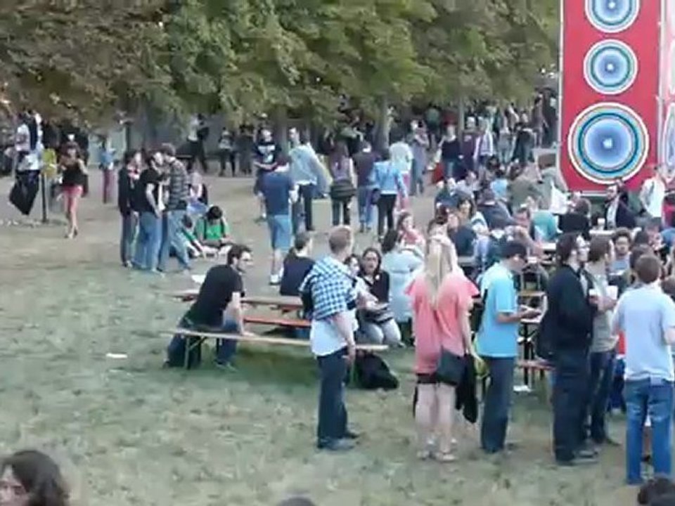 The Temper Trap - Sweet Disposition @ Rock en Seine 2012 (from a ferris wheel)