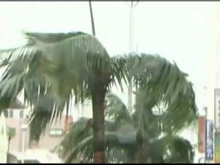 Le typhon Bolaven traverse l'île japonaise d'Okinawa