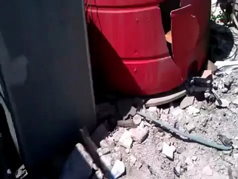 Syria فري برس الدمار والخراب الذي حل بالمدينة ومنازل اهلها جراء سقوط قذائف الأسد عليها 25 08 2012
