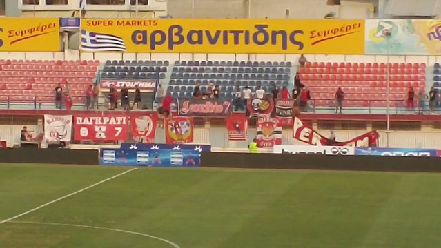 Οι πρώτοι φίλαθλοι του Ολυμπιακού στο Δημοτικό Στάδιο Βέροιας