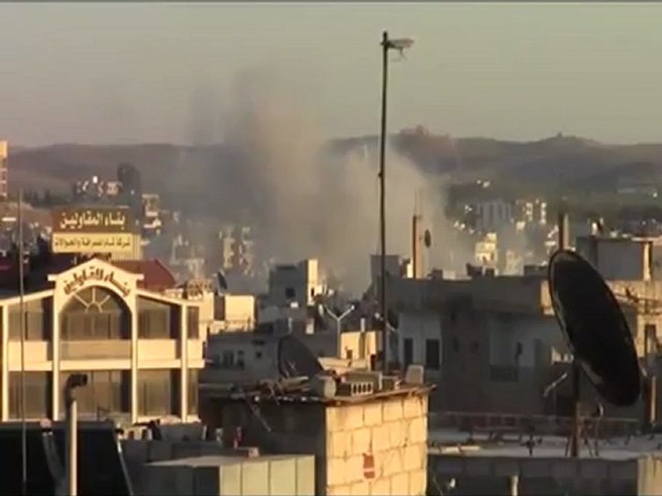 Syria فري برس  درعا الدخان المتصاعد من المخيم نتيجة القصف 26 8 2012