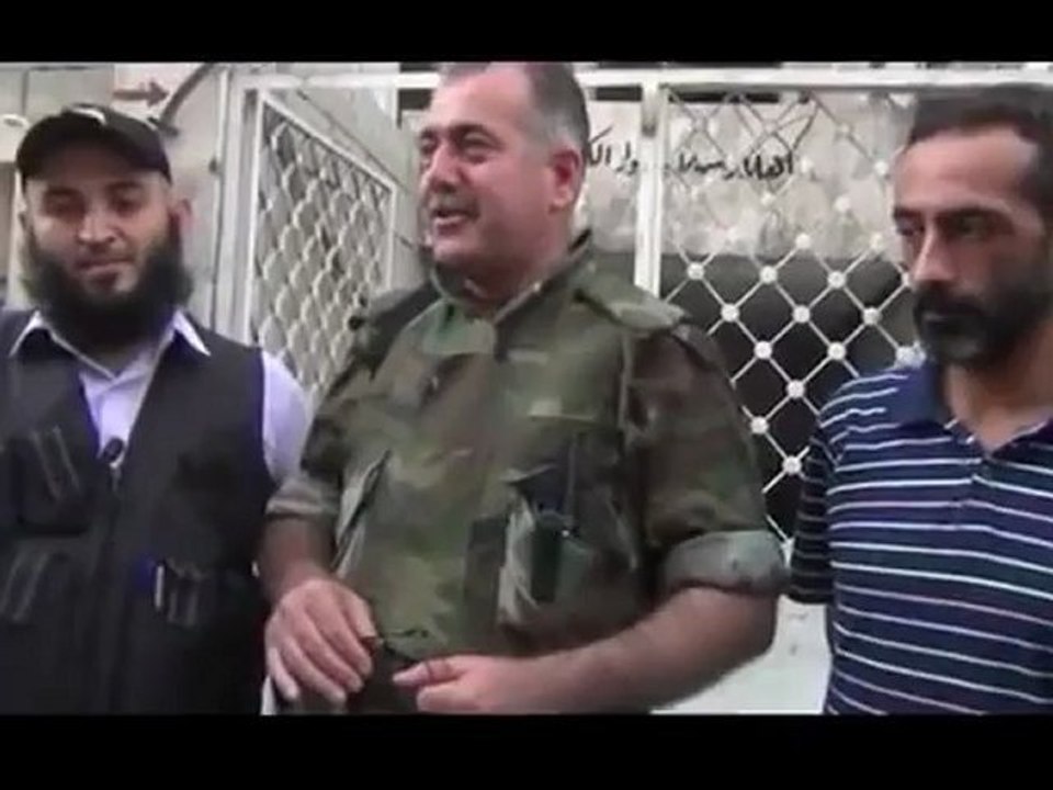 Syria فري برس  حلب العقيد عبد الجبار عكيدي-أحد قادة لواء التوحيد بلسكري 26=8-2012
