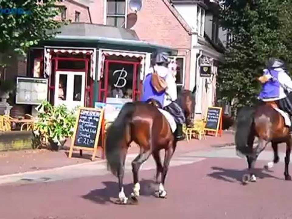 Trompetters marcheren van Coevorden tot Groningen - RTV Noord