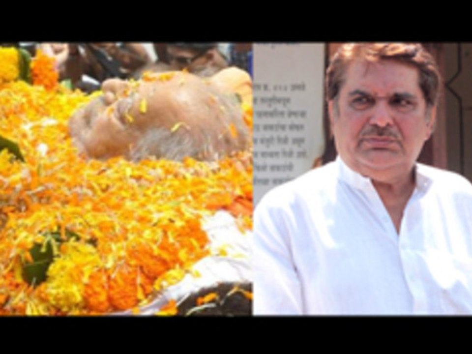 It's A Shame No Big Actors @ A.K Hangals Funeral - Raza Murad