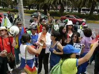 Manifestation pro-Assange devant l'ambassade britannique à Quito