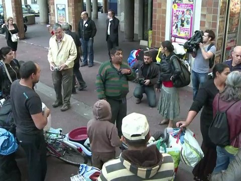 Expulsion d'un campement de Roms au petit matin à Evry
