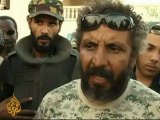 Gaddafi loyalists fight back in Sirte