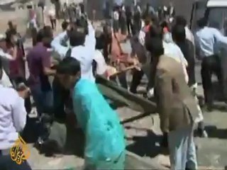 Yemeni security forces fire on protesters