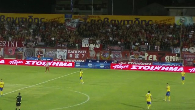 Ο λαός του Ολυμπιακού τραγουδάει υπέρ της αγαπημένης του ομάδας στη Βέροια