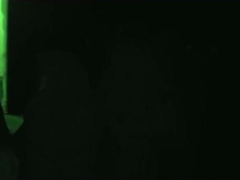 Syria فري برس حلب لواء التوحيد يقوم بتوزيع الخبز على المدنيين بعد الحصار الذي فرضه النظام على الاحياء المحررة 27 8 2012