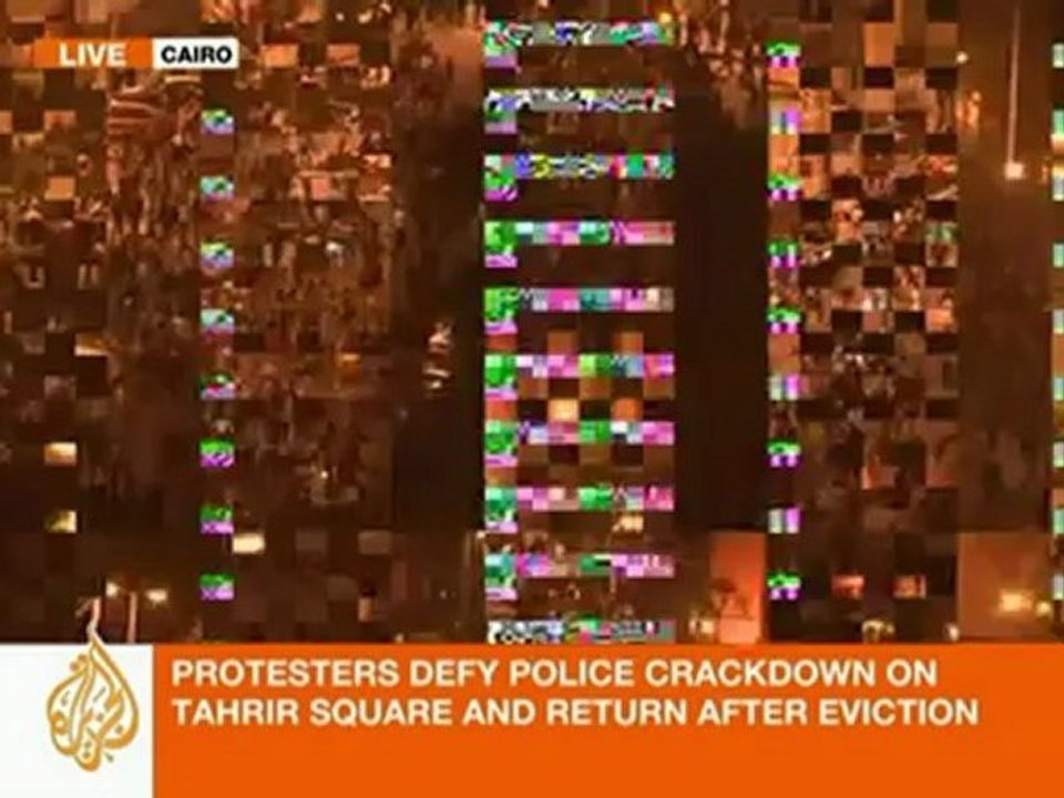 Protesters defy police crackdown on Cairo's Tahrir Square