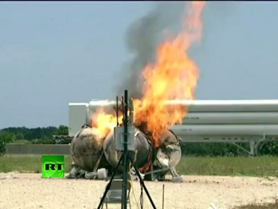 Video: NASA Morpheus moon lander crashes & explodes on test flight
