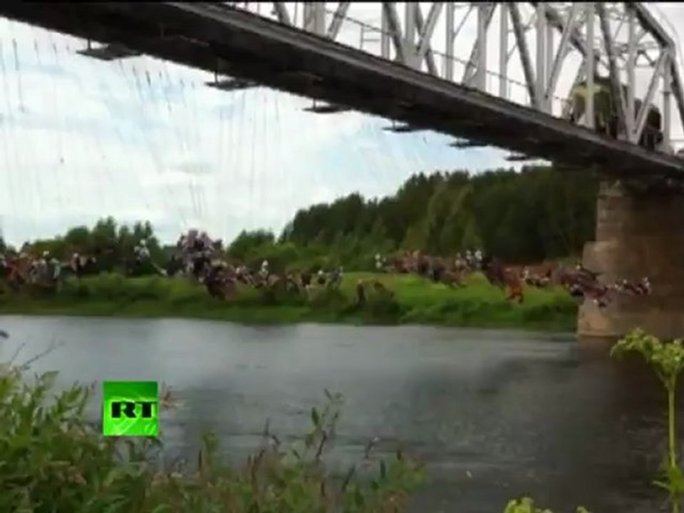 Video of crazy Russian rope jumping: 133 people in record joint jump