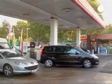 Paris pushes petrol price cuts