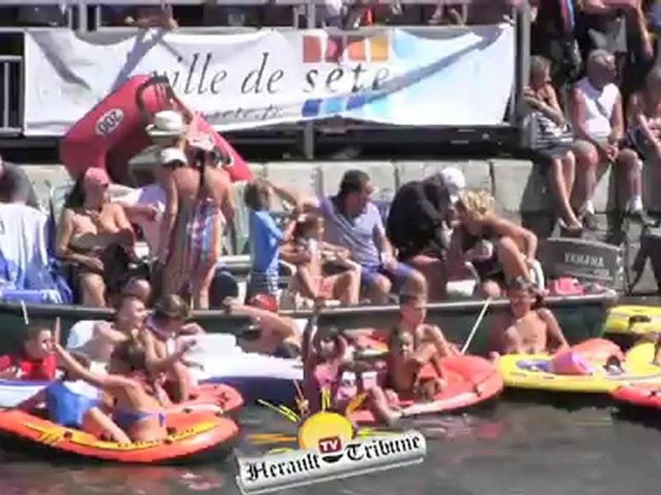 SETE - 2012 - JOUTES - SAINT LOUIS - Aurelien Evangelisti vainqueur en finale de l’agathois Jean-Louis Montels.