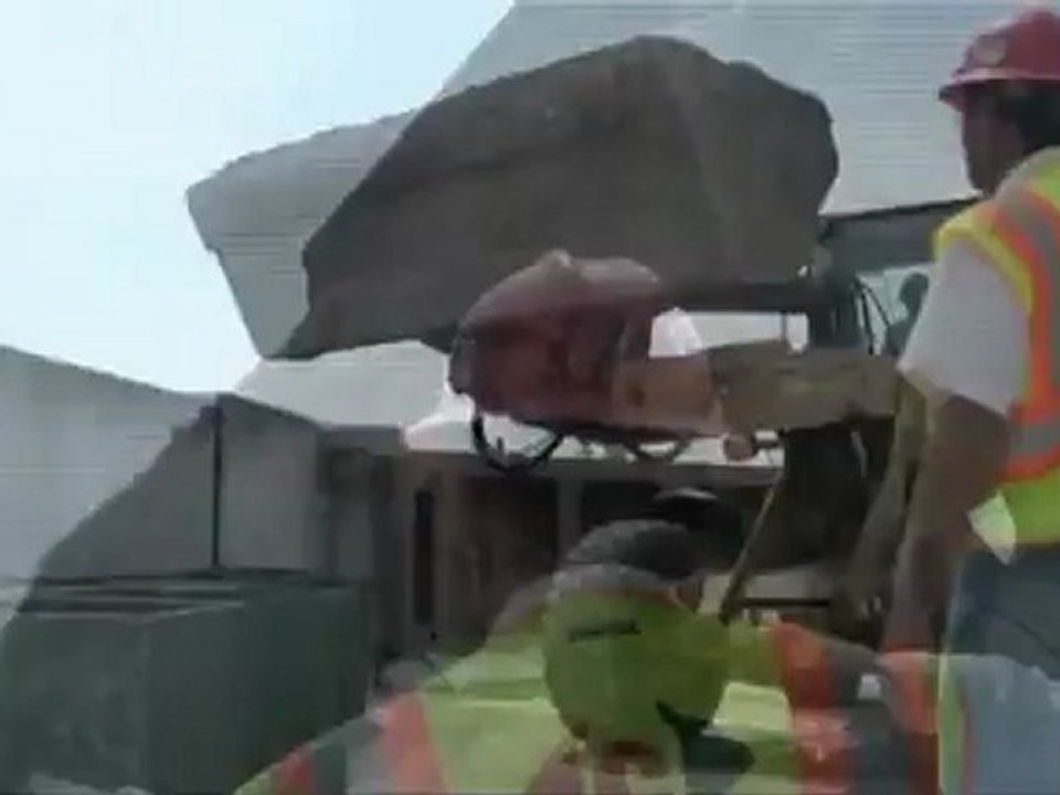Fortifying the levees in New Orleans ahead of Isaac
