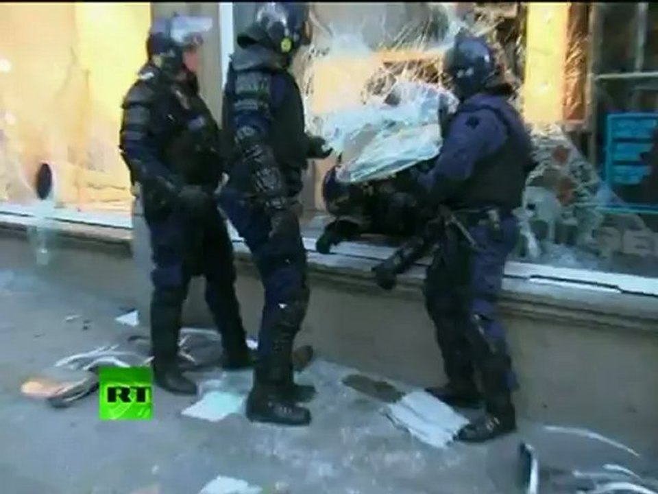 Manchester Riots: Video of shops looted as violence spreads beyond London