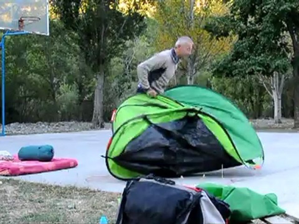 Jc et la tente 2 secondes