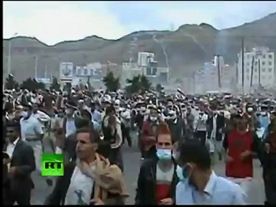Bloody clashes: Video of Yemen cops shooting, killing protesters