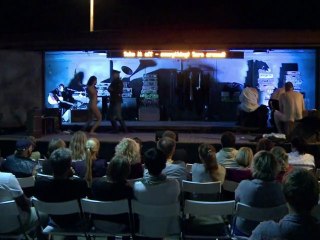 Theaterzug in Auschwitz gegen das Vergessen