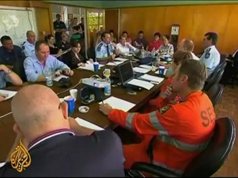 Thousands evacuated amid Australia floods