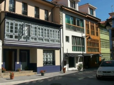 La plaza de la baragaña en Luanco, Asturias