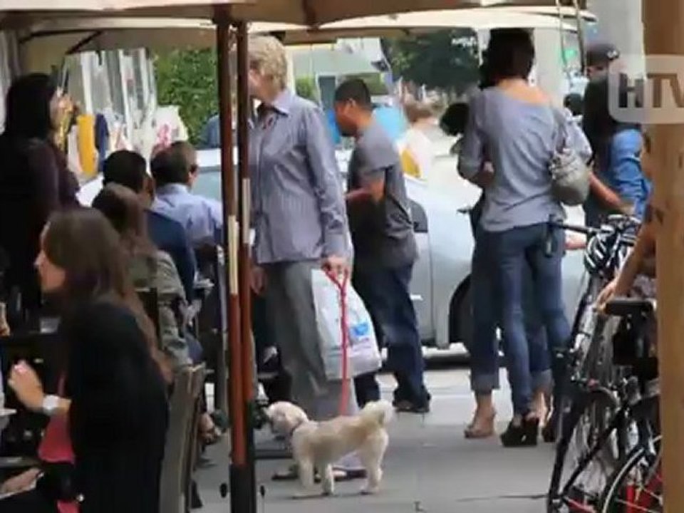 lhasa Apso: Jane Lynch And Family Out For Brunch In Hollywood.