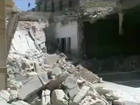 Syria فري برس حلب آثار قصف الطيران الحربي على حي بستان القصر 24-8-2012