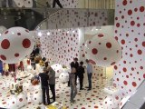 Yayoi Kusama et Vuitton au pop-up store du Printemps