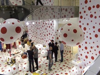 Yayoi Kusama et Vuitton au pop-up store du Printemps