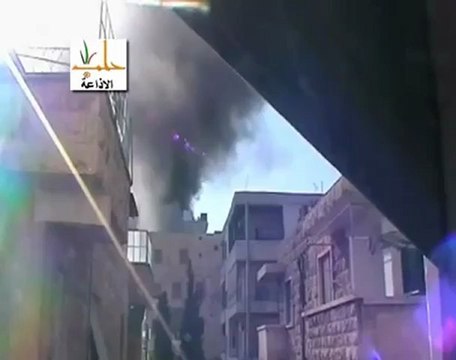 Syria فري برس حلب الاذاعه سقوط قذيفة دبابه على احد الابنية السكنية و اشتعال حريق هائل منه 27 8 2012