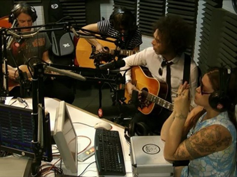The Dandy Warhols - Cochran Cover - Session Acoustique OÜI FM