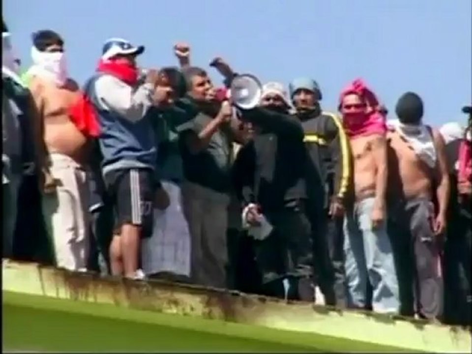 Prisoners hold hostages in Peru prison riot