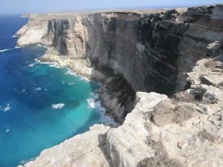 GIOV.9-8-12 LAMPEDUSA: IL COSTONE NORD A PICCO SUL MARE FINO ALL'ALBERO DEL SOLE.