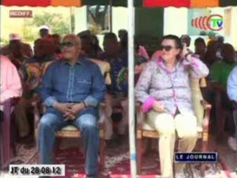 Remise des motoculteurs devant servir aux labours superficiels aux populations de Kindamba