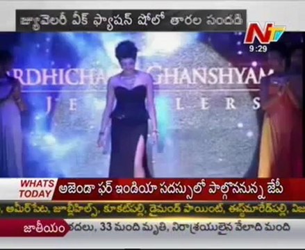 Bollywood heroines ramp walk in fashion week