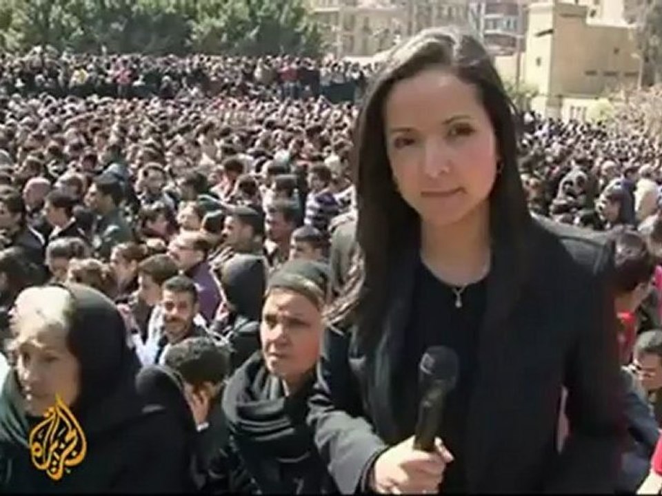 Thousands mourn Egypt's Coptic Pope Shenouda