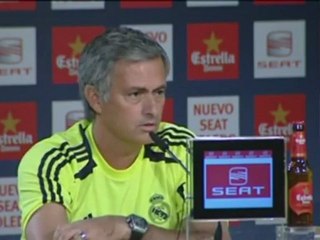 Mourinho dice que su nuevo futbolista Modric jugará "donde esté cómodo"