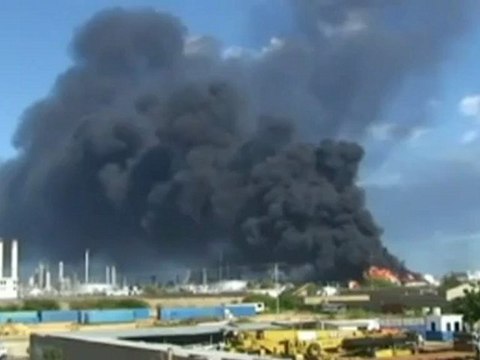 El gobierno venezolano confirma la extinción del fuego en la refinería de Amuay