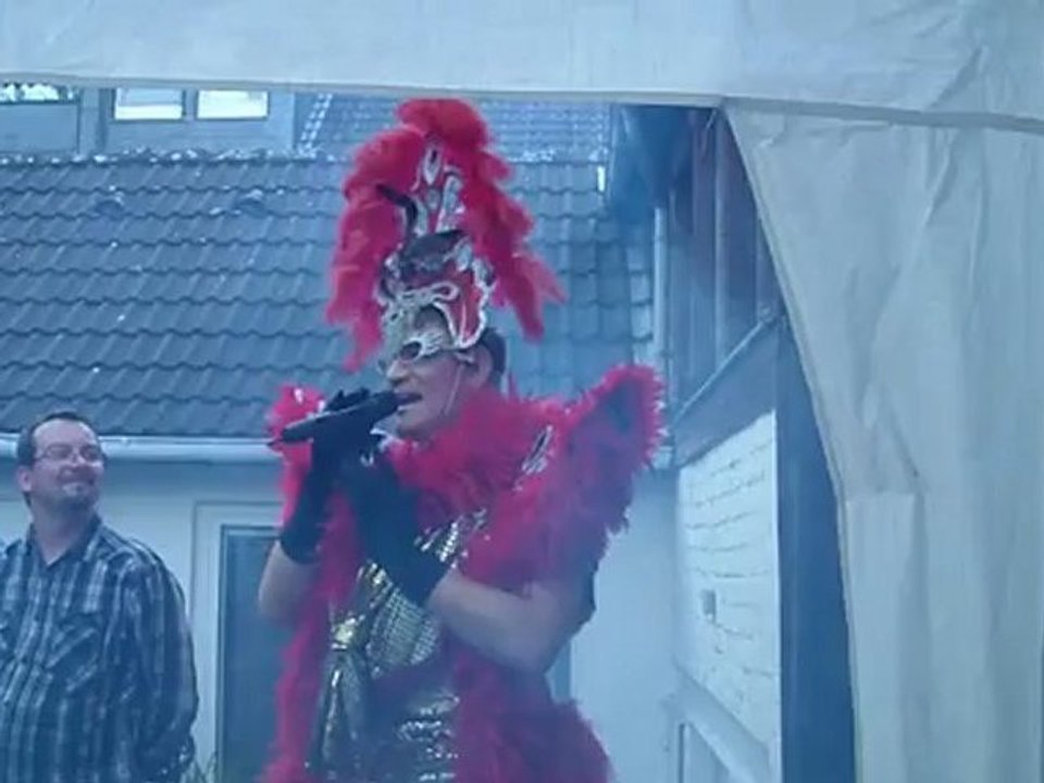 Travestiekunst Miss-Lili Die Party Queen www.Travestie-Kuenstler.de in Witten