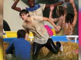 Celebrity Bytes: Harry Styles Flashes a New Tattoo While Shooting Music Video