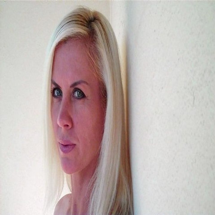 Une femme
