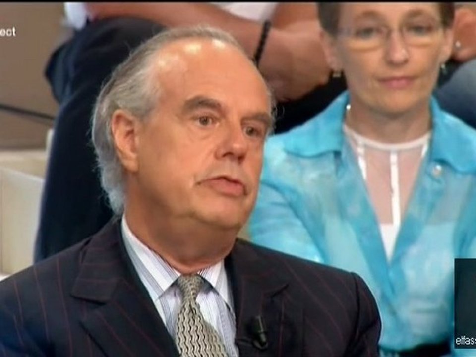 Frederic Mitterrand rend hommage à Jean Luc Delarue