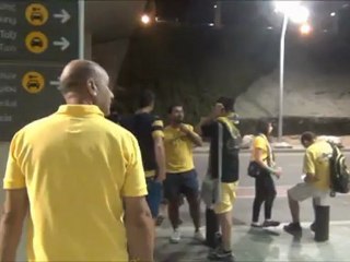 Αφιξη ΑΕΛ-Βέλγιο - αναμονή (3)