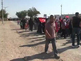 Syria فري برس  ادلب  مظاهرة امام الحدود التركية للمطالبة بحظر جو  28-8-2012