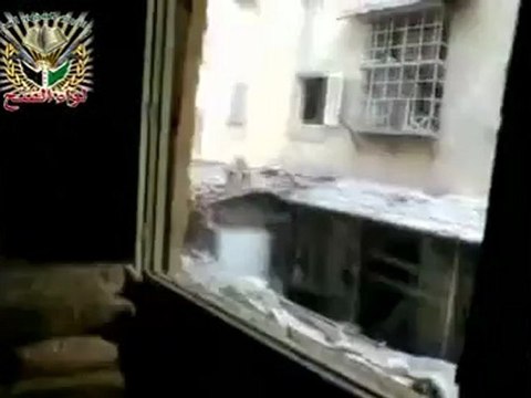 Syria فري برس حلب لواء الفتح_أحد الأبطال ضرب عبوات في سيف الدولة 28-8-2012