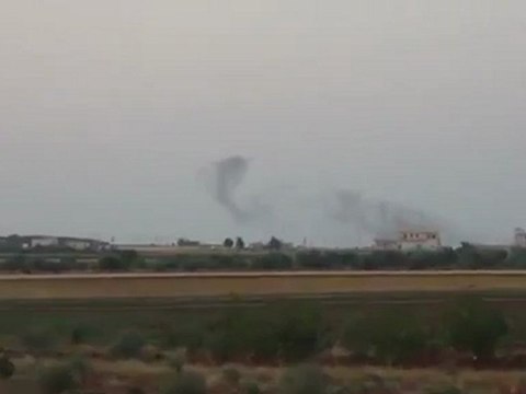 Syria فري برس ادلب - تفتناز - اعمدة الدخان المتصاعدة من المطار -29-8-2012
